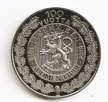 Suomi itsenäisenä 100 vuotta  mitali hopeanvärinen pillerissä