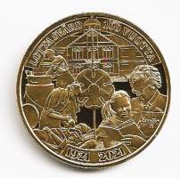 Kunnioita menneitä Lotta Svärd  mitali kullannvärinen pillerissä