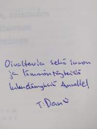 Valmentava johtajuus : opas voiman, viisauden ja myötätunnon herättämiseen (signeerattu)
