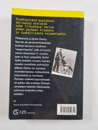 Muukalainen perheessä : tosi tarina ehdottomasta rakkaudesta, mielipuolisuudesta ja murhasta