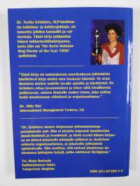 Suorituskyvyn johtaminen : miten paradigmat, vallitsevat teoriat ja sisäiset ajatusprosessimme vaikuttavat