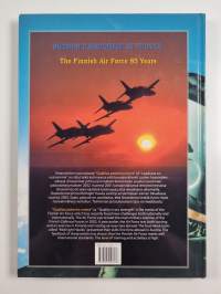 Suomen ilmavoimat 85 vuotta = The Finnish air force 85 years