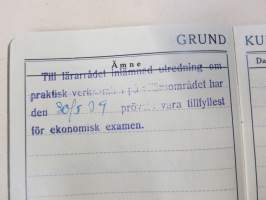 Svenska Handelshögskolani Helsingfors Studiebok för Studeranden Brita Heinrichs, matrikelnummer 725, 1937 -opintokirja