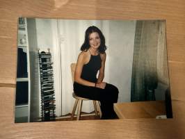 Mallitoimiston (4Cast Model Management, Helsinki) kirjoilla olleen mallin esittelykuva / markkinointikuva -valokuva