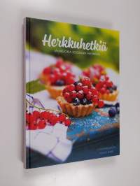 Herkkuhetkiä : jälkiruokia sesongin antimista