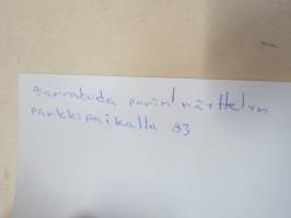 Plymouth Barracuda GFU-23 Porin näyttelyn parkkipaikka 1983 - amerikkalaisten autojen harrastuksen alkuaikoja Suomessa -valokuva