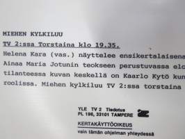 Miehen kylkiluu, elokuvan / dokumentin / sarjan promootiokuva / lehdistömateriaalia, YLE-valokuva