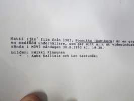 Koomikko (Aake Kalliala, Leo Lastumäki), elokuvan / dokumentin / sarjan promootiokuva / lehdistömateriaalia, YLE-valokuva