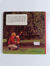 Puistossa : katselukirja