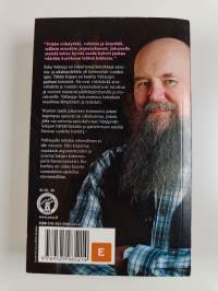 Ensimmäinen koira Kuussa : kootut kolumnit (signeerattu)