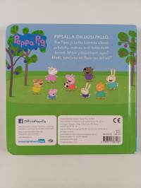 Pipsa Possu pelaa jalkapalloa