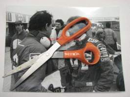 Jyrki Järvilehto / J J Lehto, Keith Wiggins, Pasific Racing Team, Formula 1, 1988 -valokuva