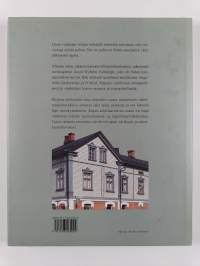 Vihreä talo meren rannalla