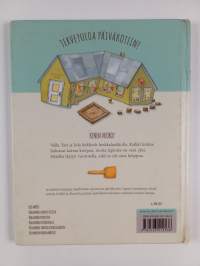 Kolmikko kaivaa kuopan