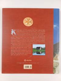 Pyhimyksiä ja paanukattoja : kulttuuriretkiä Suomen kirkkoihin