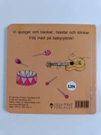 Vi går på babyrytmik