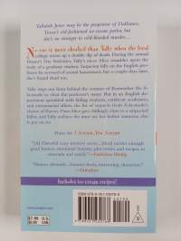 Scoop to Kill - A Mystery À la Mode