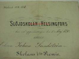 Slöjdskolan i Helsingfors, skolåret 1877-1878, har tilldelat eleven Johan Sundström Skolans 1sta Premie , LOFORD för berömligt uppförande... uti Träskulptur,