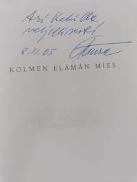 Kolmen elämän mies : kertomus miehestä joka teki mainontaa ja eläviä kuvia sekä leikki laivoilla koko ikänsä (signeerattu, tekijän omiste)