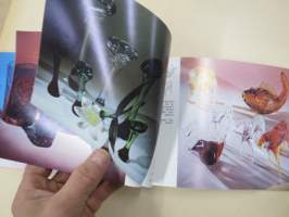 Humppilan Uusi Lasitehdas Oy -tuoteluettelo / kuvasto, Henrik Koivula - Fantasialasi, Börje Rajalin &amp; Tauno Wirkkala tuotantoa, esittelee kuvin ja nimin puhaltajat;