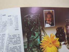 Humppilan Uusi Lasitehdas Oy -tuoteluettelo / kuvasto, Henrik Koivula - Fantasialasi, Börje Rajalin &amp; Tauno Wirkkala tuotantoa, esittelee kuvin ja nimin puhaltajat;