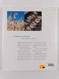 Petäjäisestä pestoon : aikamatka suomalaisiin makuihin