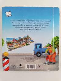 Kaivinkoneet työn touhussa