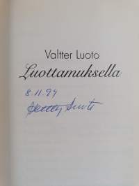 Luottamuksella (signeerattu)