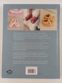 Pienet töppöset : 30 muodikasta virkkausmallia vauvoille 0-12 kk