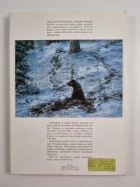 Karhu : kuvauksia pohjoisten metsien valtiaasta