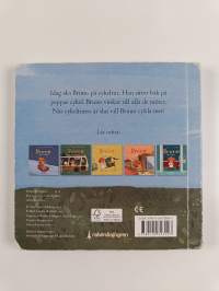 Bruno åker bak på cykeln