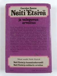 Neiti Etsivä ja valepuvun arvoitus