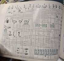 Mercedes benz  LP 1623, LP 1923, LPS 2023 JA LP 2223 kuorma-auton  käyttöohjekirja.