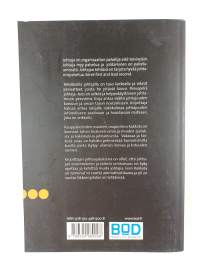 Peruspeliä johtaja! Peruspeliä! : johtaminen on palveluammatti