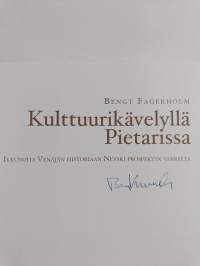Kulttuurikävelyllä Pietarissa : ikkunoita Venäjän historiaan Nevski prospektin varrelta (signeerattu)