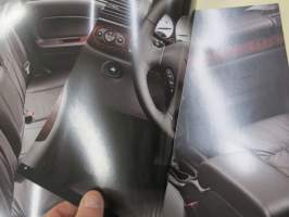 Chrysler Sebring 2002 -myyntiesite, varsinainen esite ja lisävaruste-esite yhdessä