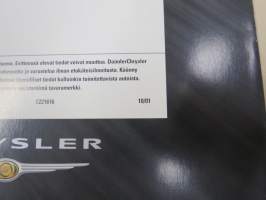 Chrysler Sebring 2002 -myyntiesite, varsinainen esite ja lisävaruste-esite yhdessä