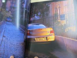 Chrysler 300 M -myyntiesite, varsinainen esite ja lisävaruste-esite yhdessä