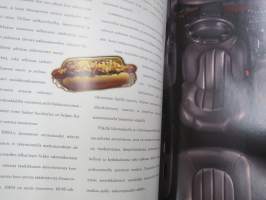 Chrysler 300 M -myyntiesite, varsinainen esite ja lisävaruste-esite yhdessä