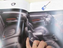 Chrysler 300 M -myyntiesite, varsinainen esite ja lisävaruste-esite yhdessä