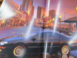 Chrysler 300 M -myyntiesite, varsinainen esite ja lisävaruste-esite yhdessä