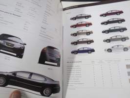 Chrysler 300 M -myyntiesite, varsinainen esite ja lisävaruste-esite yhdessä