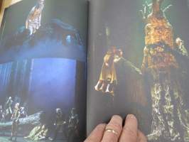 Taru Sormusten Herrasta - Turun kaupunginteatteri 2018 näytelmäsovituksen käsiohjelma, ohjaus Mikko Kouki