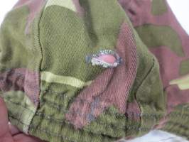 SA maastopuvun (takin) huppu / kypäränsuojus VPu 78 -hyväkuntoinen