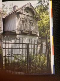 The look of leisure : historic seaside villas of the Northern Baltic  [ mm. Terijoen villat, Helsingin Vartiosaaren huvilat ]