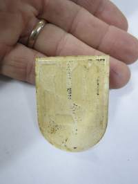 PS Paita ja Solmio Oy -hintalappu / tuotetietolappu, merkin valmistaja Herman Mattsson Korkokuvapaino &amp; Pussitehdas, Vaasa