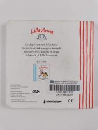 Lilla Anna leker med färger