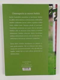 Omenapuita ja onnenhetkiä (signeerattu)