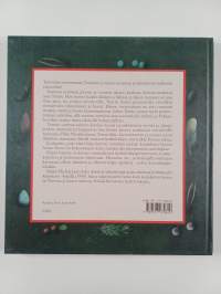 Tonttu : tonttusuvun tarinoita suuresta metsästä