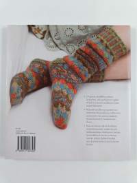 Upeat kirjoneulesukat : 25 värikästä neulekuviota sunnuntaikävelyille ja kotioloihin